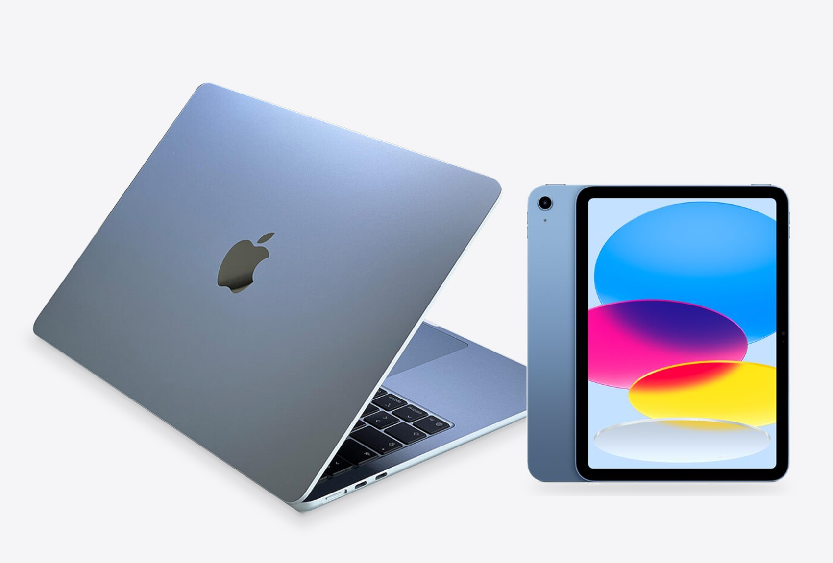MacBook Air aberto, visto de trás, ao lado de um iPad azul de costas e de frente